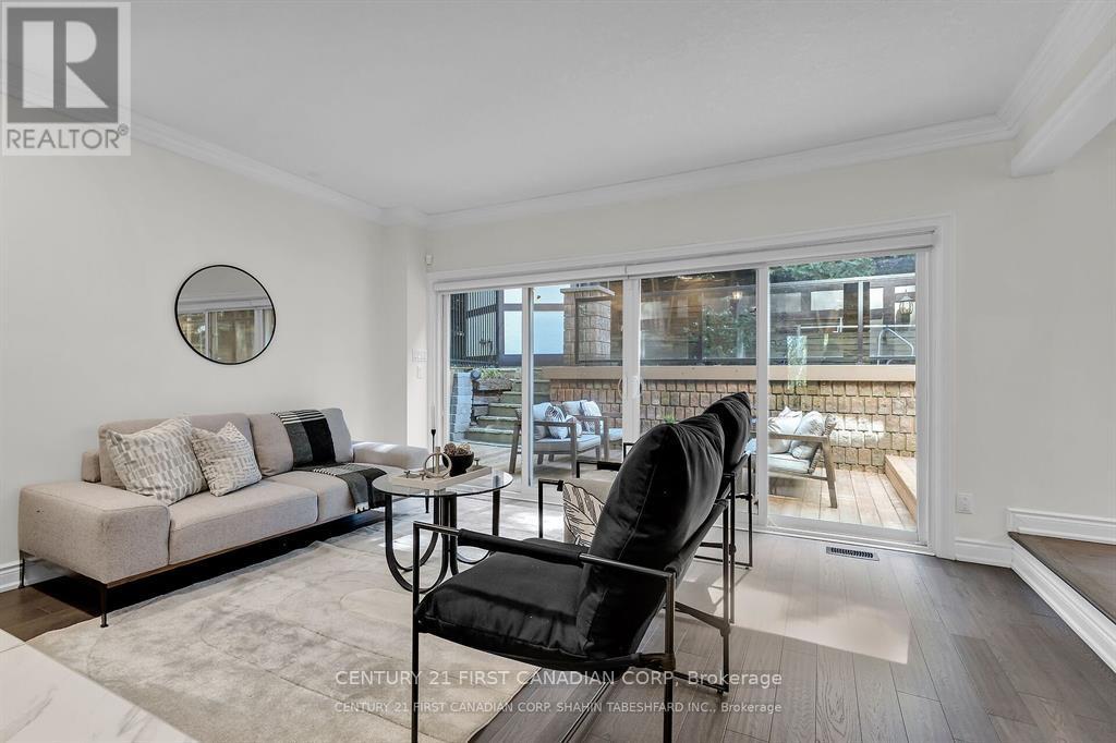441 Westmount Drive, London South, Ontario  N6K 1X4 - Photo 9 - X12431640