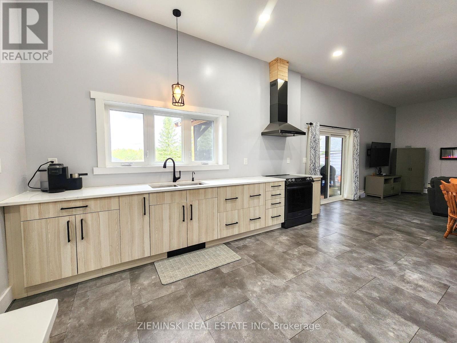 1016 Highway Beach Road, Iroquois Falls, Ontario  P0K 1G0 - Photo 12 - T12431699