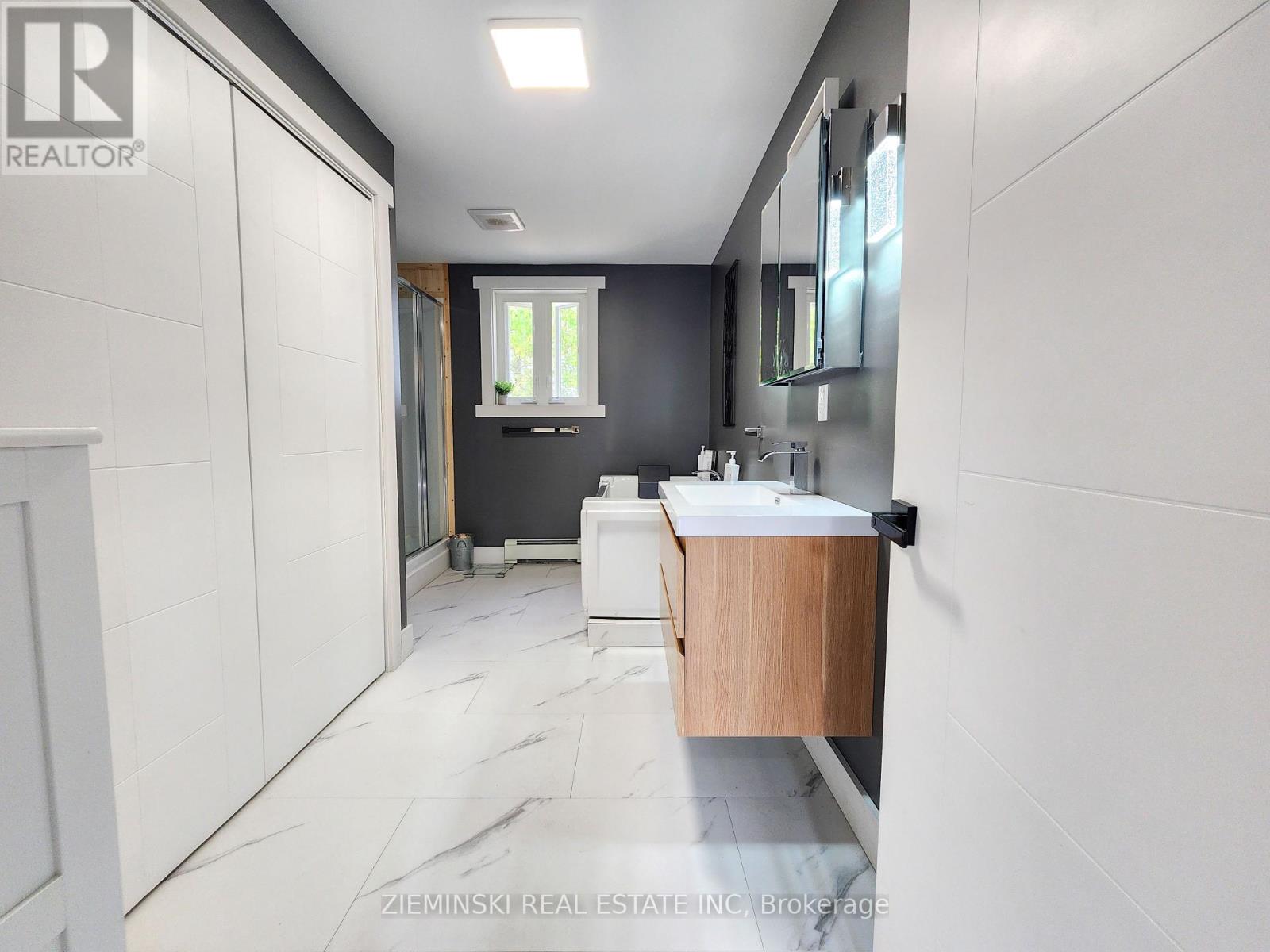 1016 Highway Beach Road, Iroquois Falls, Ontario  P0K 1G0 - Photo 20 - T12431699