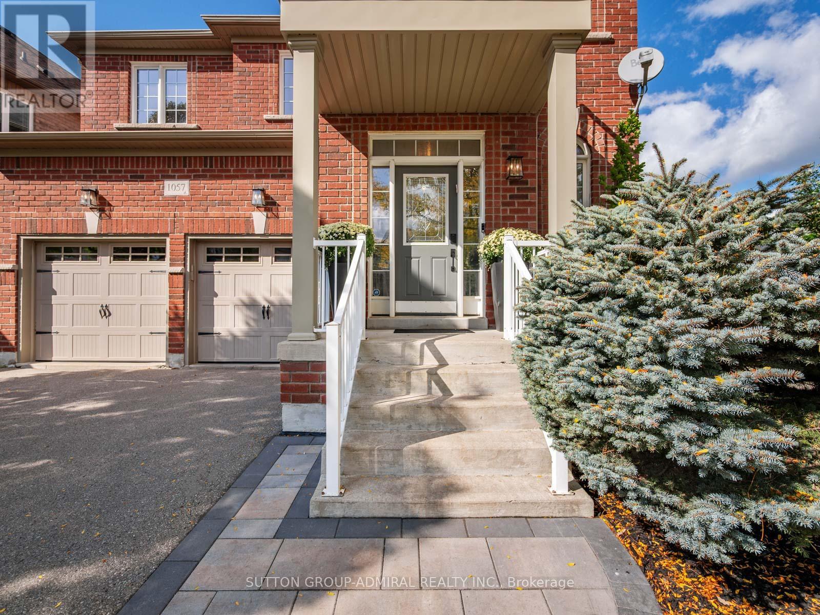 1057 Warby Trail, Newmarket, Ontario  L3X 3H6 - Photo 3 - N12431563