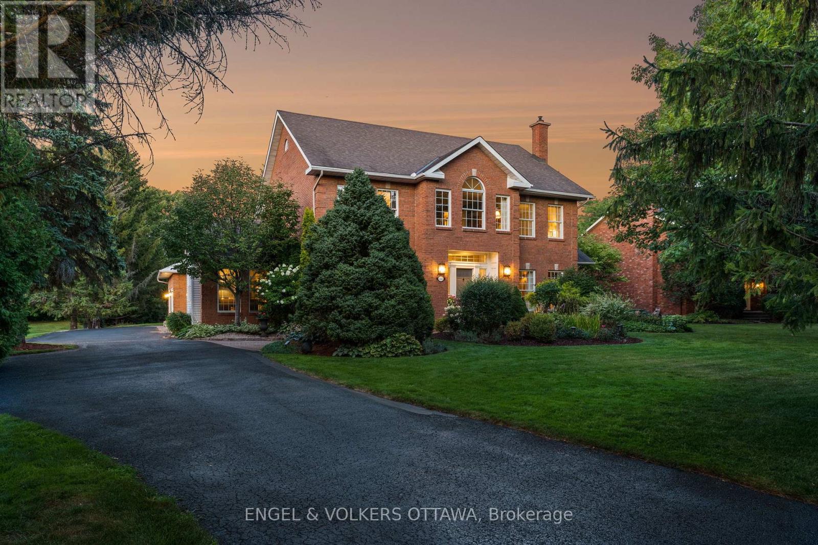 5557 Pettapiece Crescent, Ottawa, Ontario  K4M 1C5 - Photo 1 - X12431646