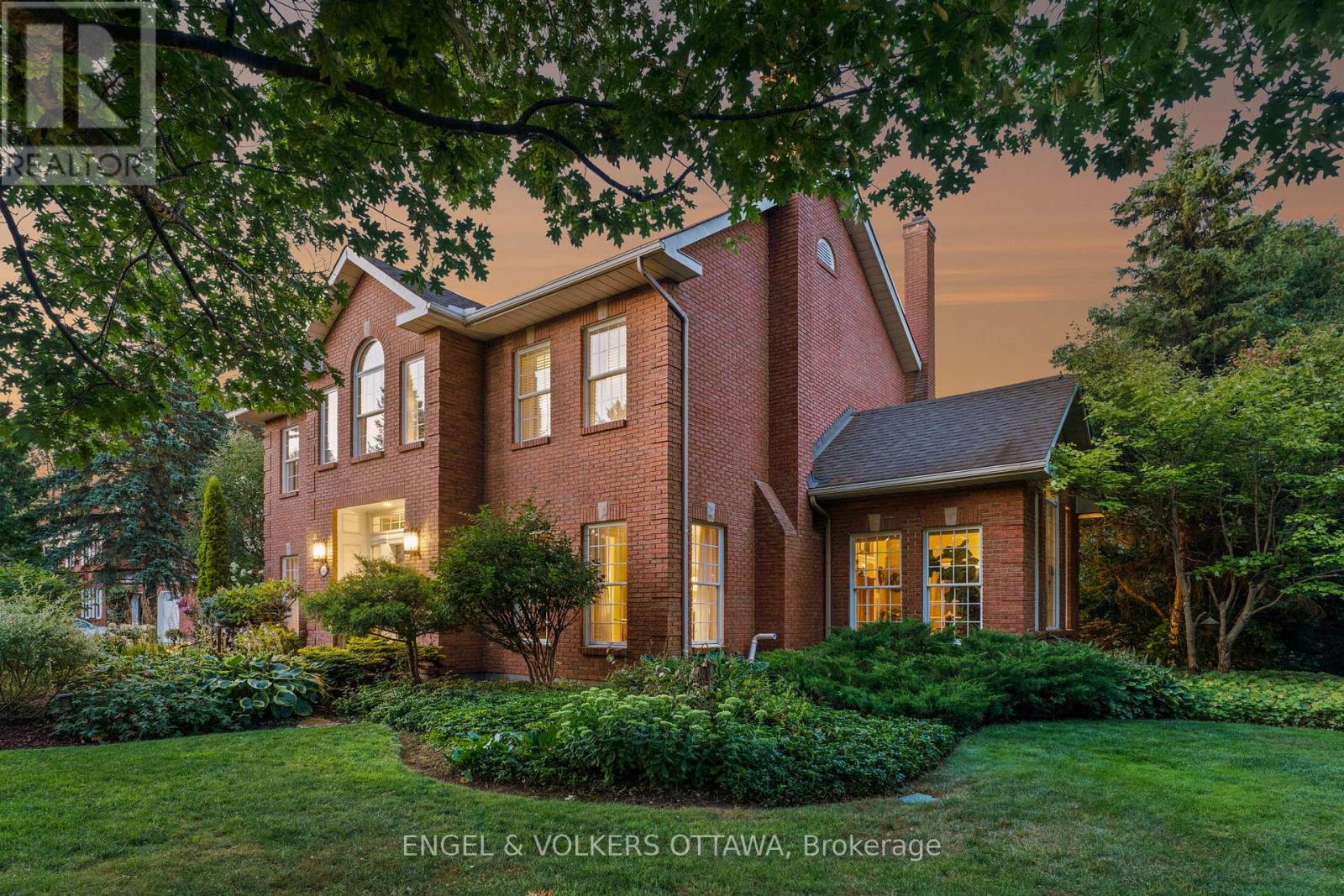 5557 Pettapiece Crescent, Ottawa, Ontario  K4M 1C5 - Photo 2 - X12431646