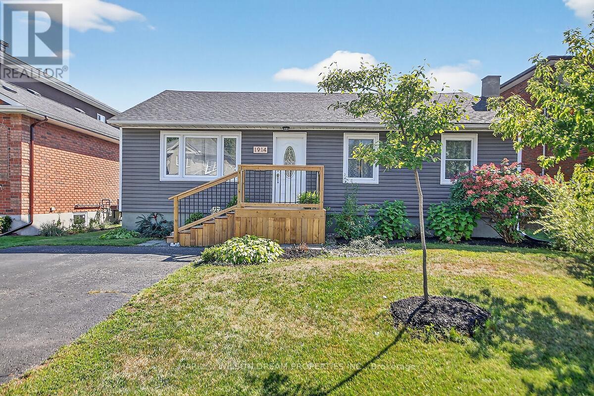1914 Rosebella Avenue, Ottawa, Ontario  K1T 1G7 - Photo 2 - X12431649