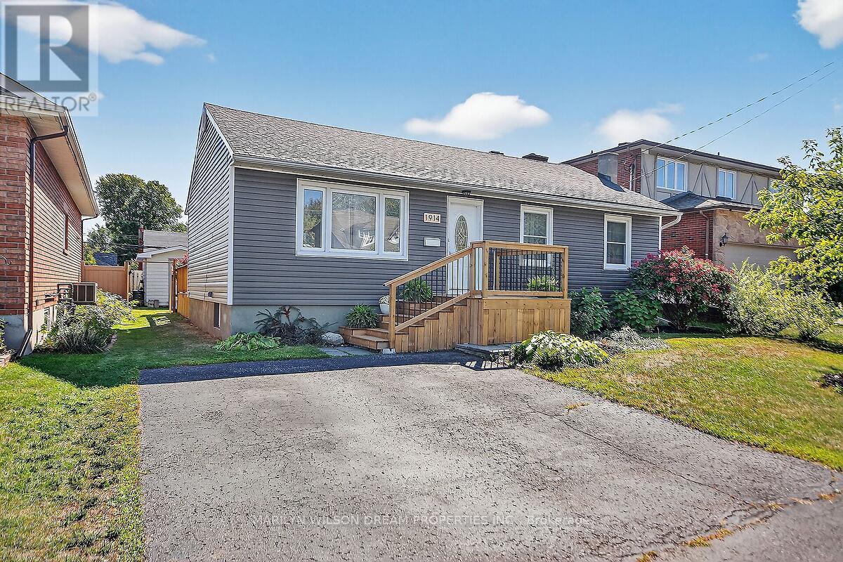 1914 Rosebella Avenue, Ottawa, Ontario  K1T 1G7 - Photo 3 - X12431649
