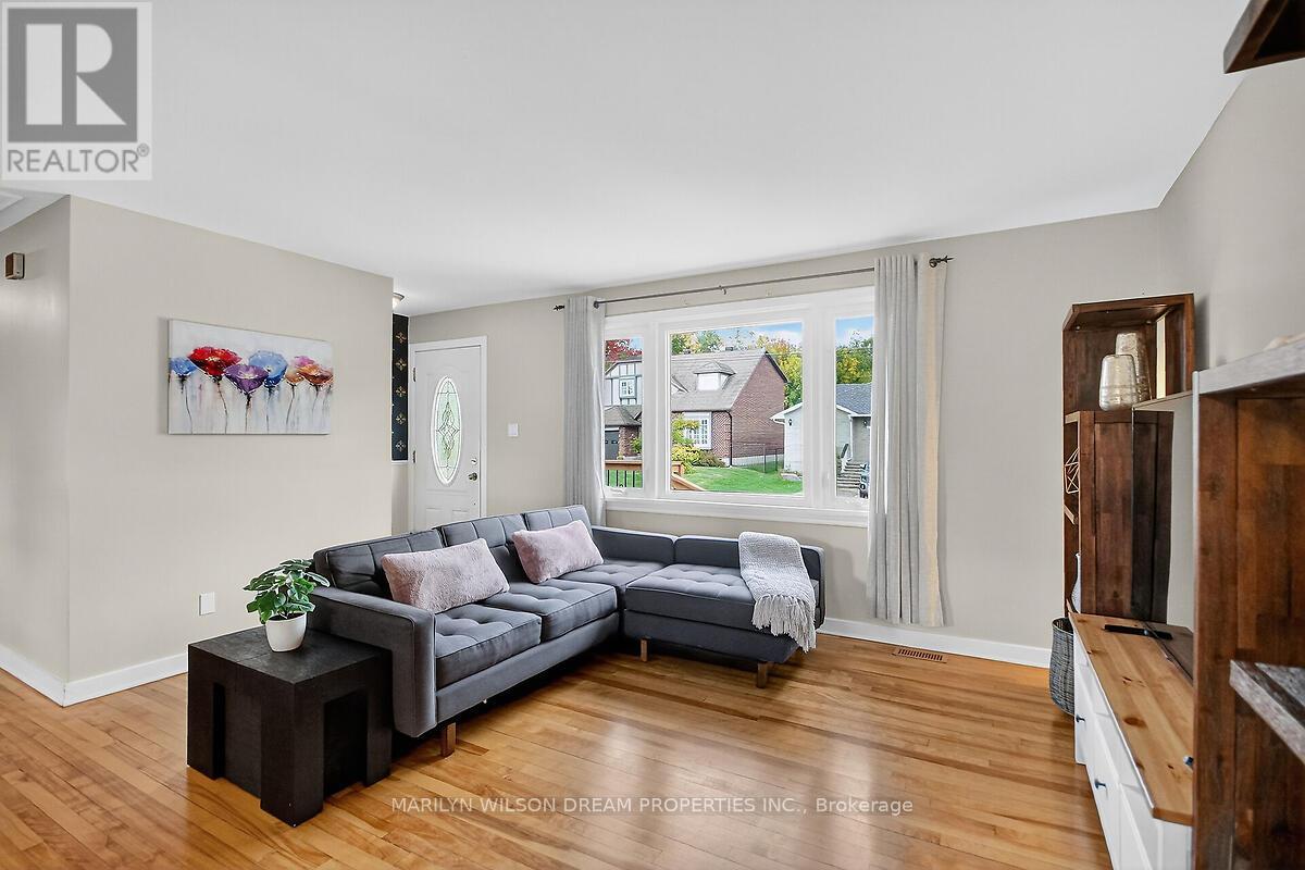 1914 Rosebella Avenue, Ottawa, Ontario  K1T 1G7 - Photo 5 - X12431649