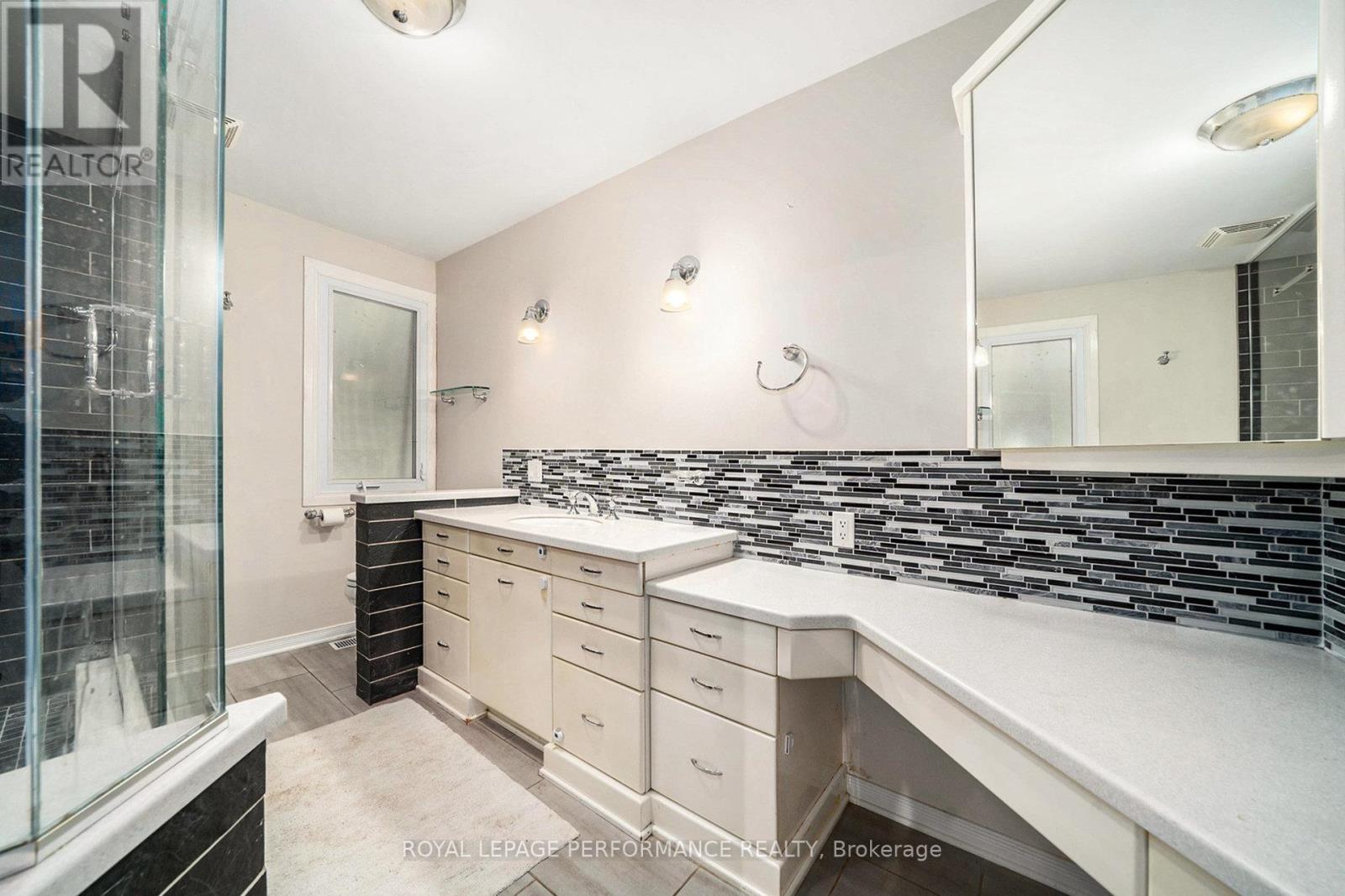 345 High Street, Carleton Place, Ontario  K7C 1W9 - Photo 14 - X12431651