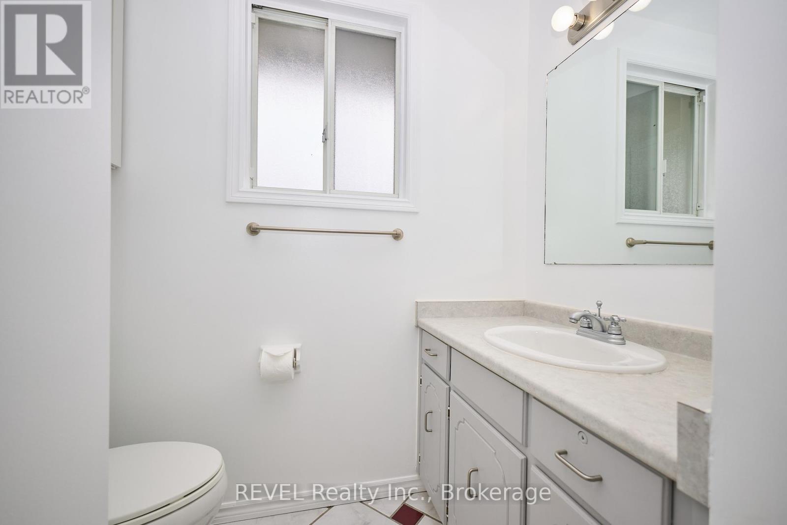 6237 Monterey Avenue, Niagara Falls (West Wood), Ontario  L2H 2A5 - Photo 11 - X12431637