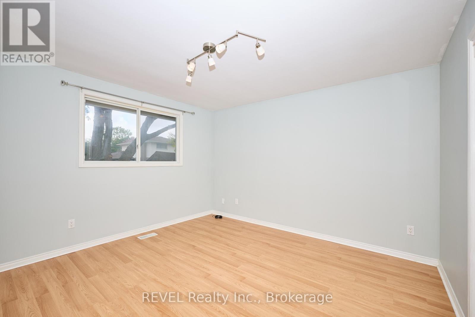 6237 Monterey Avenue, Niagara Falls (West Wood), Ontario  L2H 2A5 - Photo 12 - X12431637