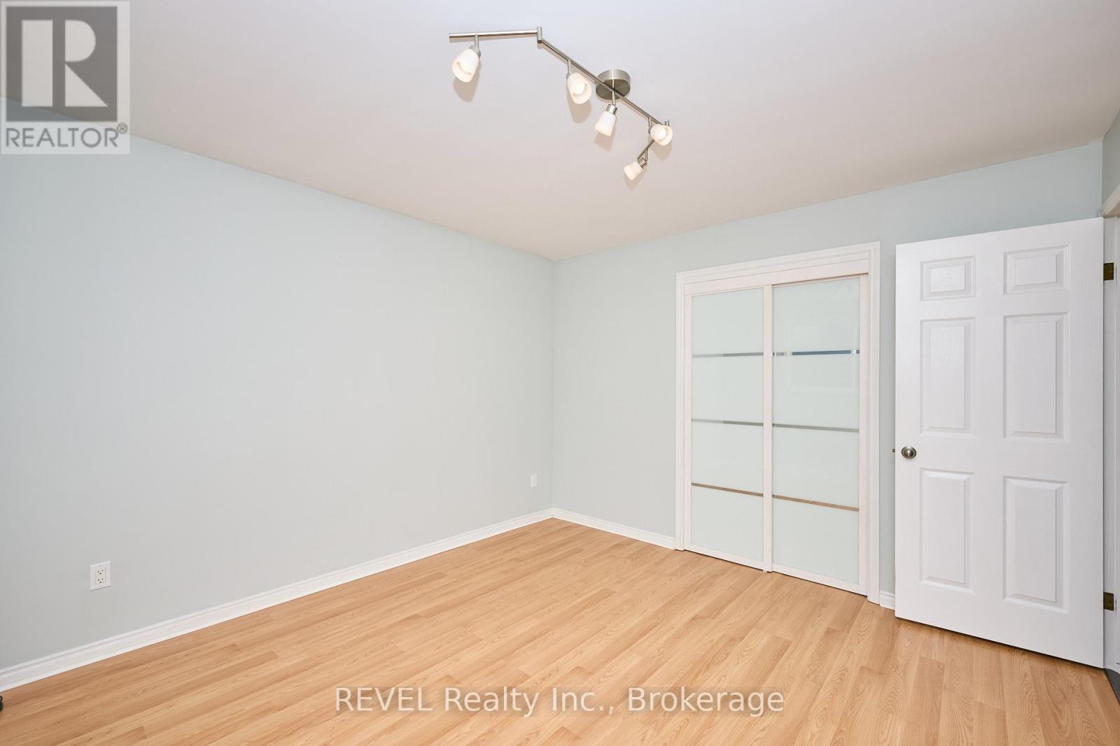 6237 Monterey Avenue, Niagara Falls (West Wood), Ontario  L2H 2A5 - Photo 13 - X12431637