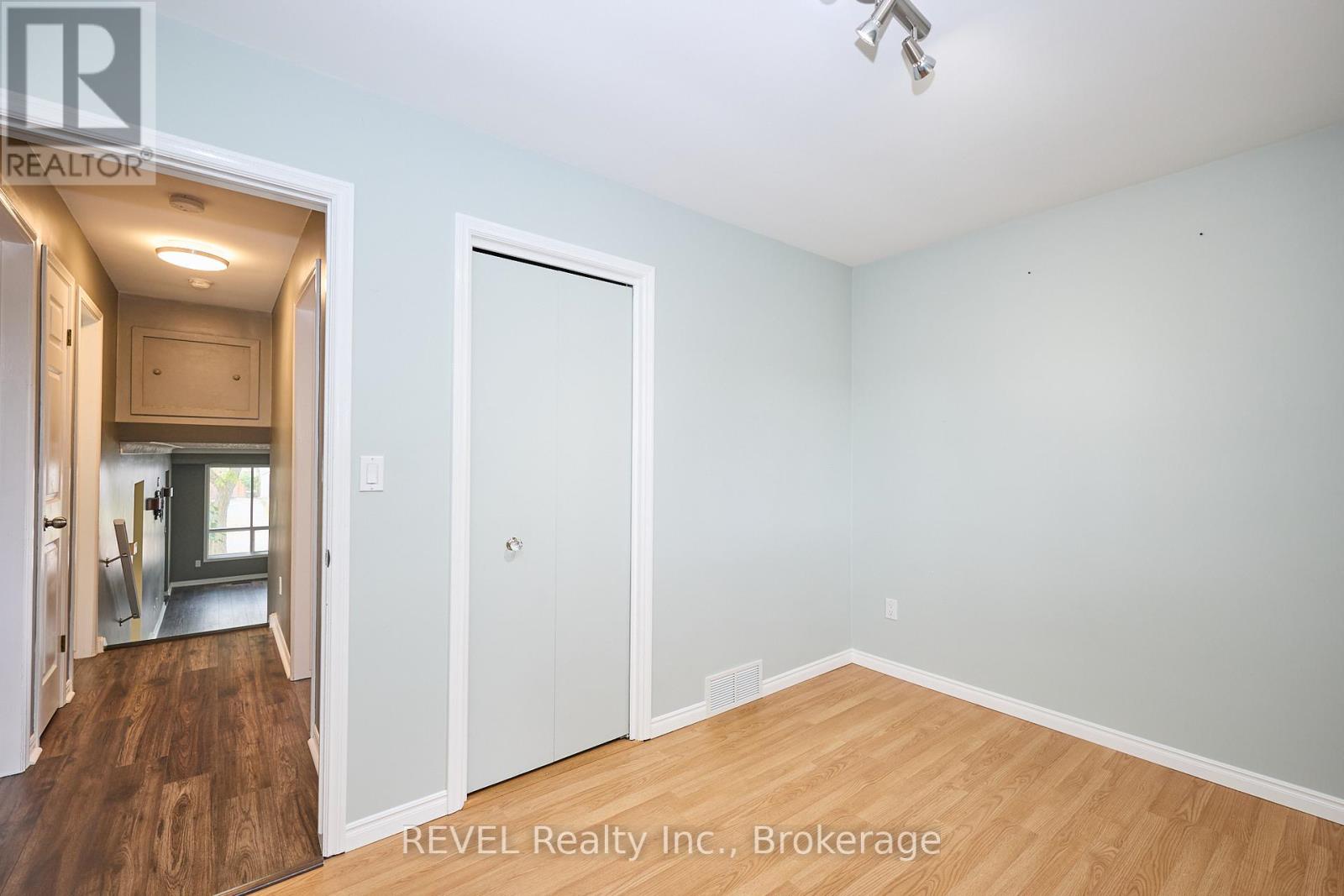 6237 Monterey Avenue, Niagara Falls (West Wood), Ontario  L2H 2A5 - Photo 15 - X12431637