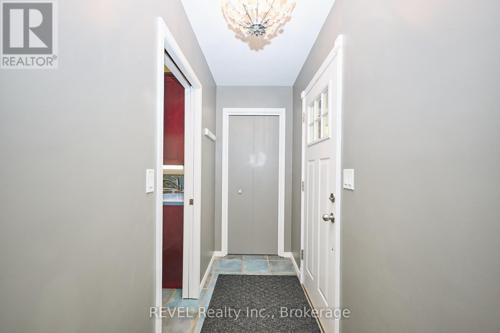6237 Monterey Avenue, Niagara Falls (West Wood), Ontario  L2H 2A5 - Photo 5 - X12431637