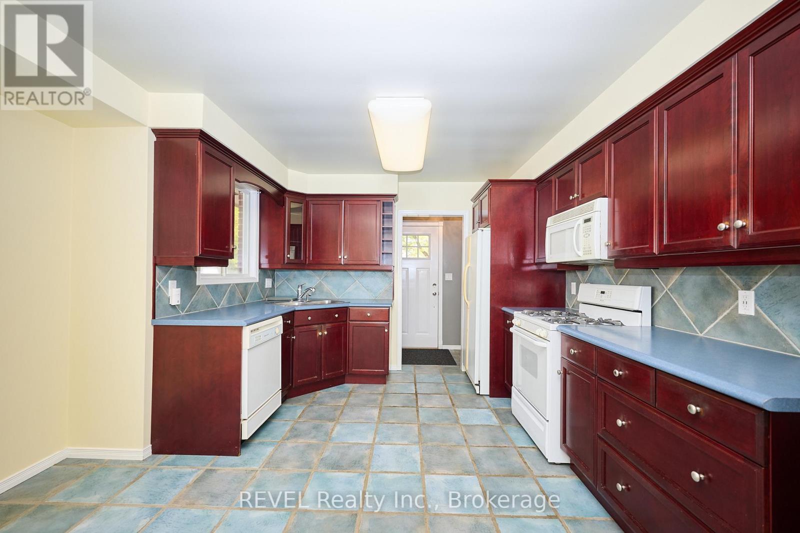6237 Monterey Avenue, Niagara Falls (West Wood), Ontario  L2H 2A5 - Photo 6 - X12431637
