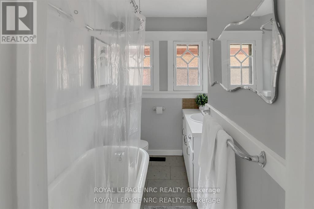 61 Thomas Street, St. Catharines (Downtown), Ontario  L2R 6L8 - Photo 18 - X12431714