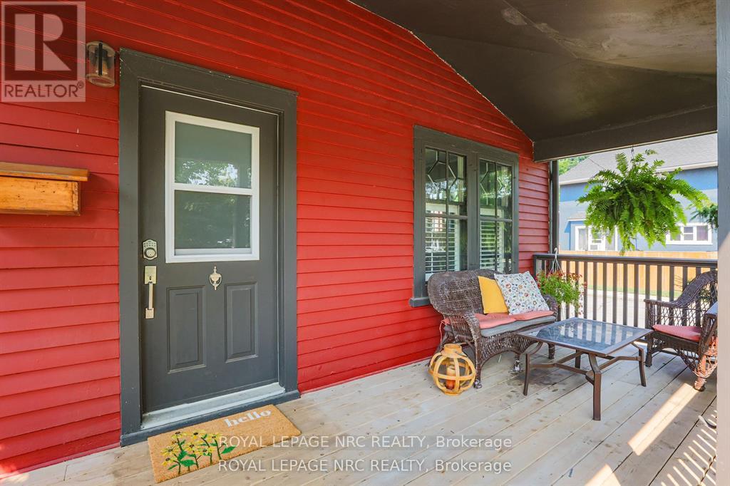 61 Thomas Street, St. Catharines (Downtown), Ontario  L2R 6L8 - Photo 2 - X12431714