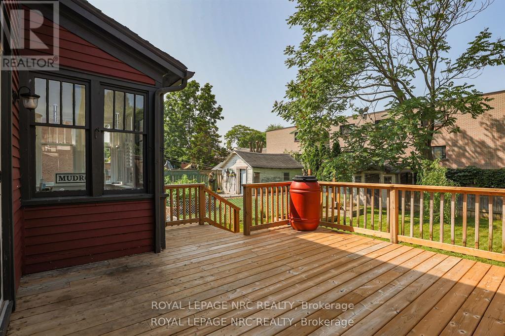 61 Thomas Street, St. Catharines (Downtown), Ontario  L2R 6L8 - Photo 30 - X12431714