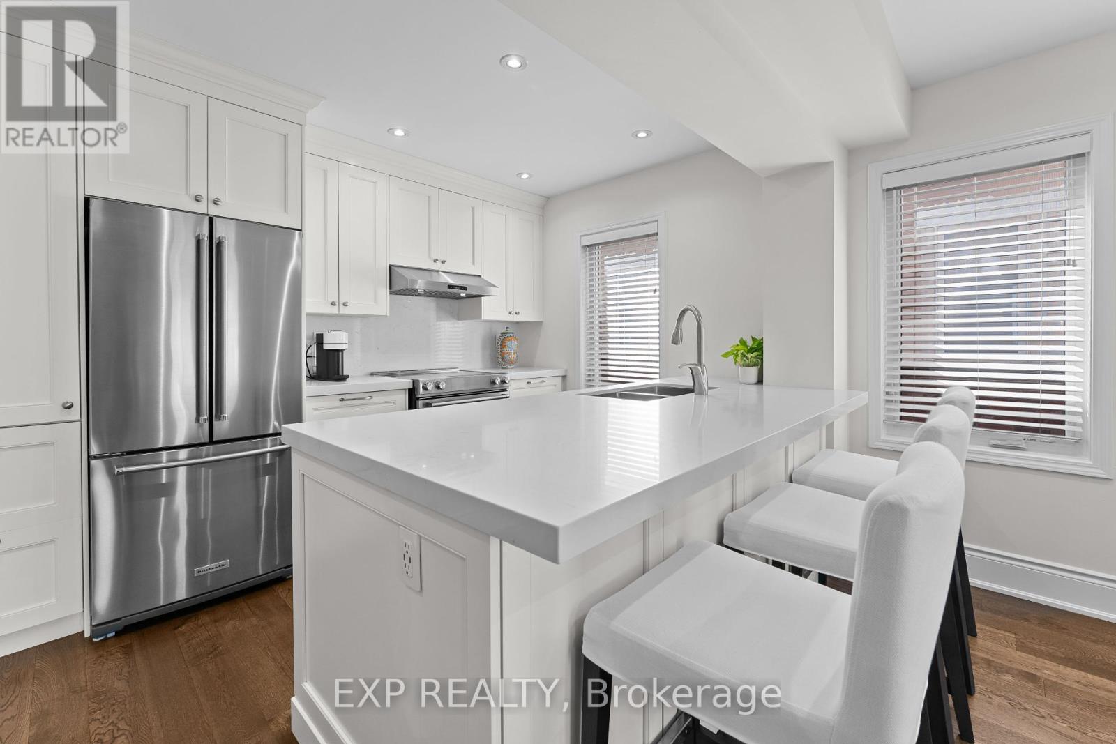 292 Reis Place, Milton, Ontario  L9E 0A9 - Photo 2 - W12431530