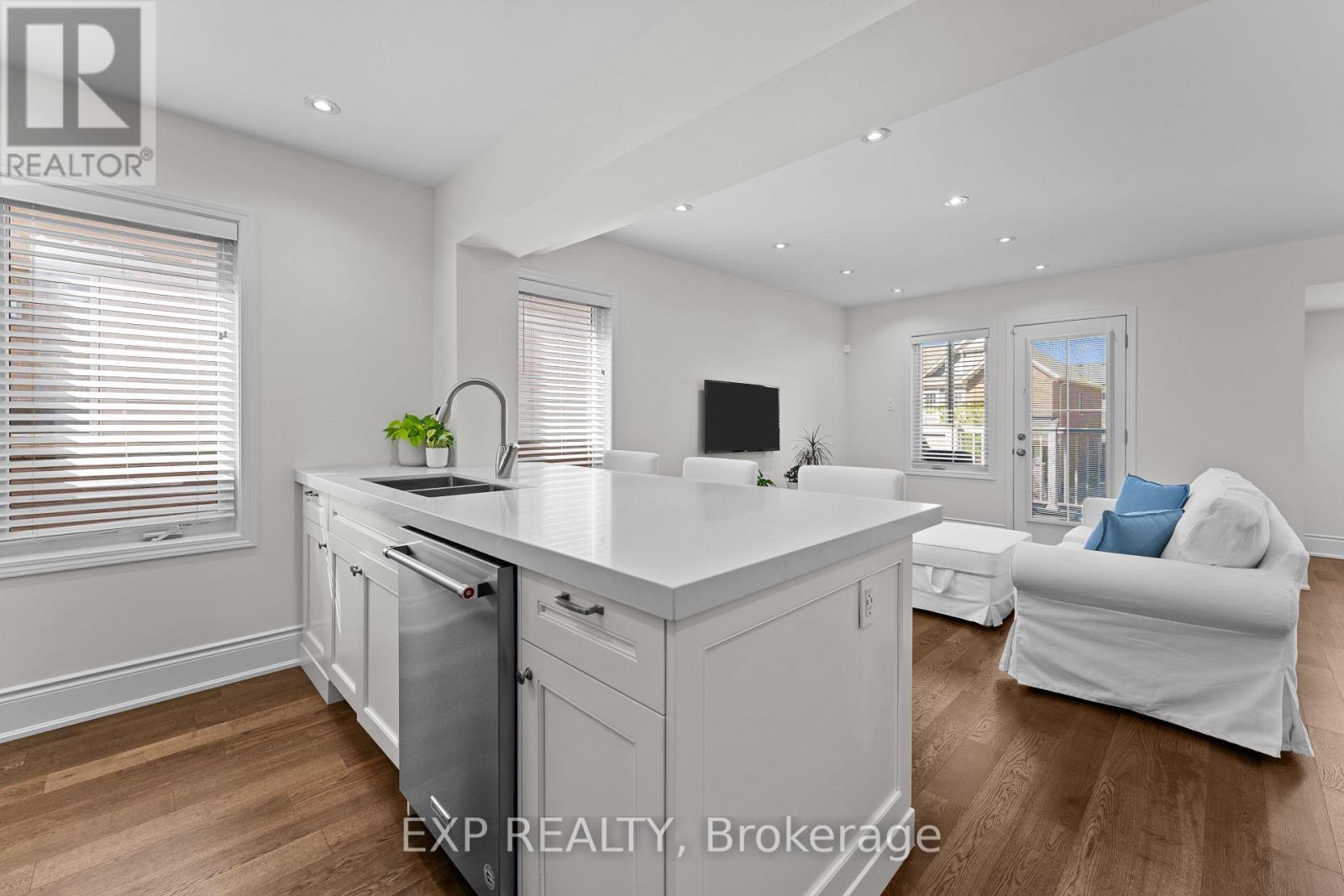 292 Reis Place, Milton, Ontario  L9E 0A9 - Photo 6 - W12431530