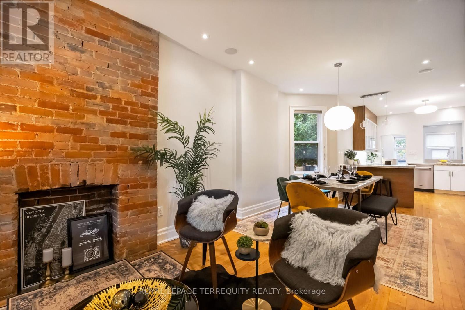 256 CAMPBELL AVENUE, Toronto, Ontario