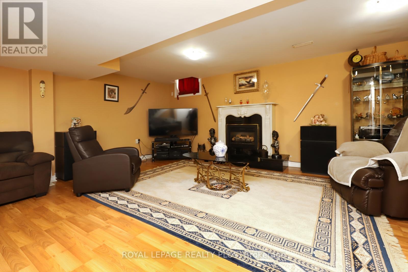 1086 Hedge Drive, Mississauga, Ontario  L4Y 1G2 - Photo 34 - W12431541