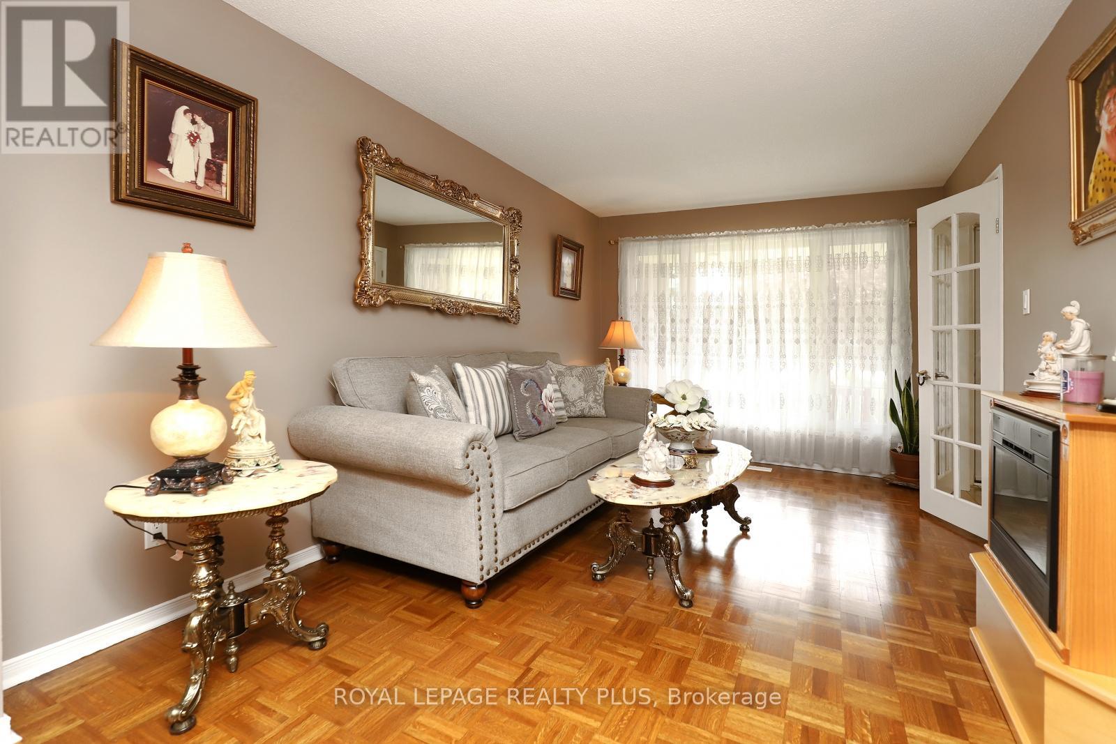 1086 Hedge Drive, Mississauga, Ontario  L4Y 1G2 - Photo 8 - W12431541