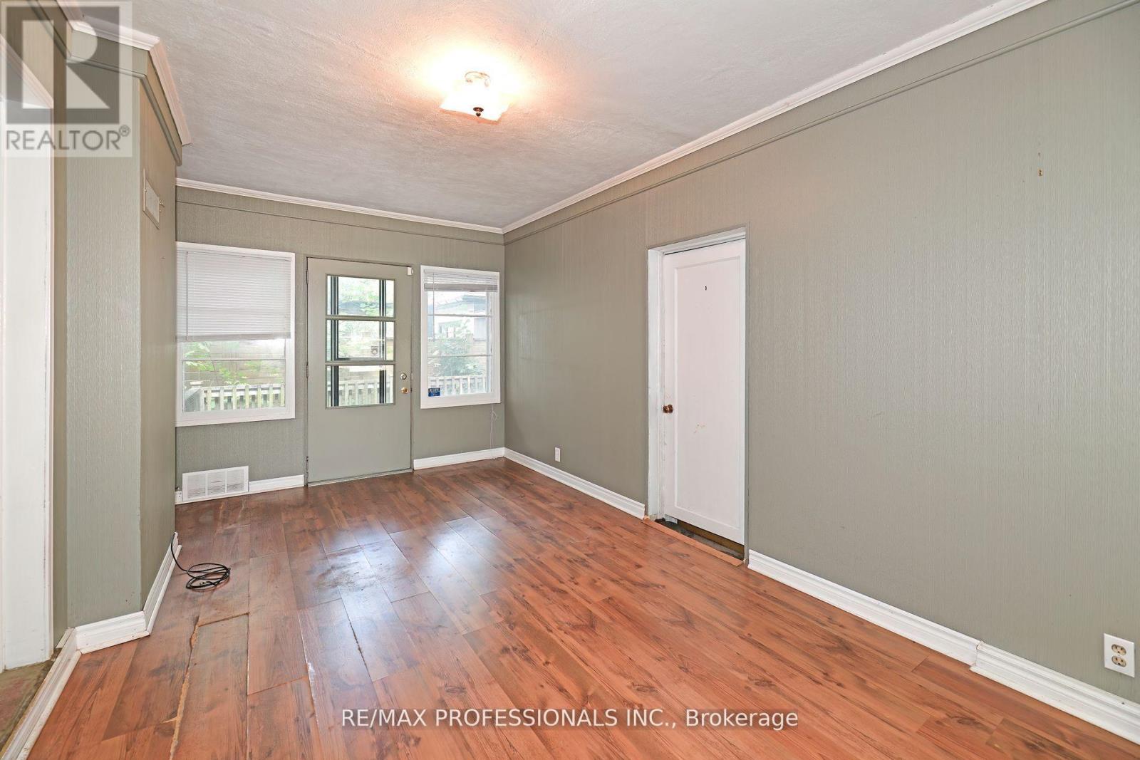 1161 Royal York Road, Toronto, Ontario  M9A 4B2 - Photo 9 - W12431569
