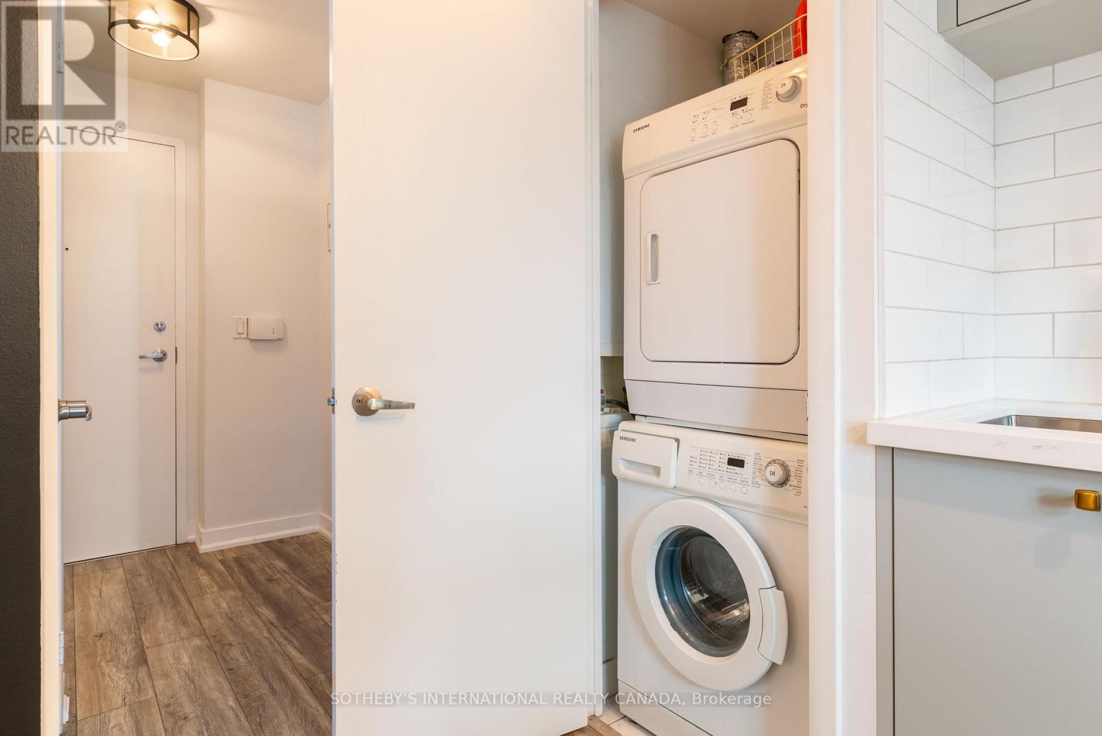 706 - 155 Legion Road, Toronto, Ontario  M8Y 0A7 - Photo 4 - W12431571
