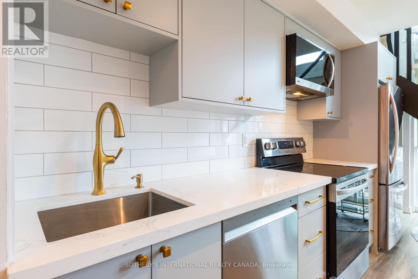 706 - 155 Legion Road, Toronto, Ontario  M8Y 0A7 - Photo 5 - W12431571