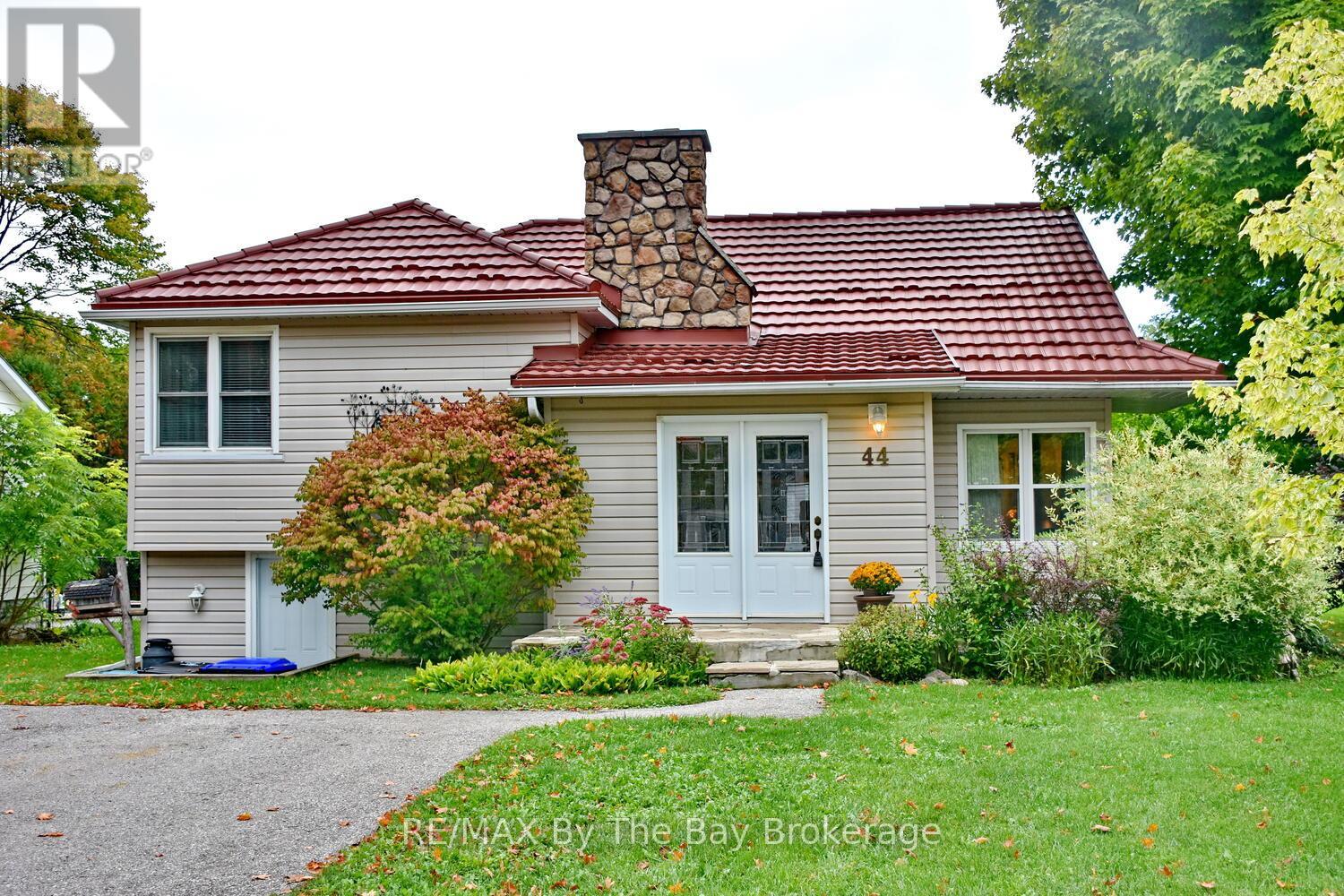 44 PETER STREET, Springwater, Ontario