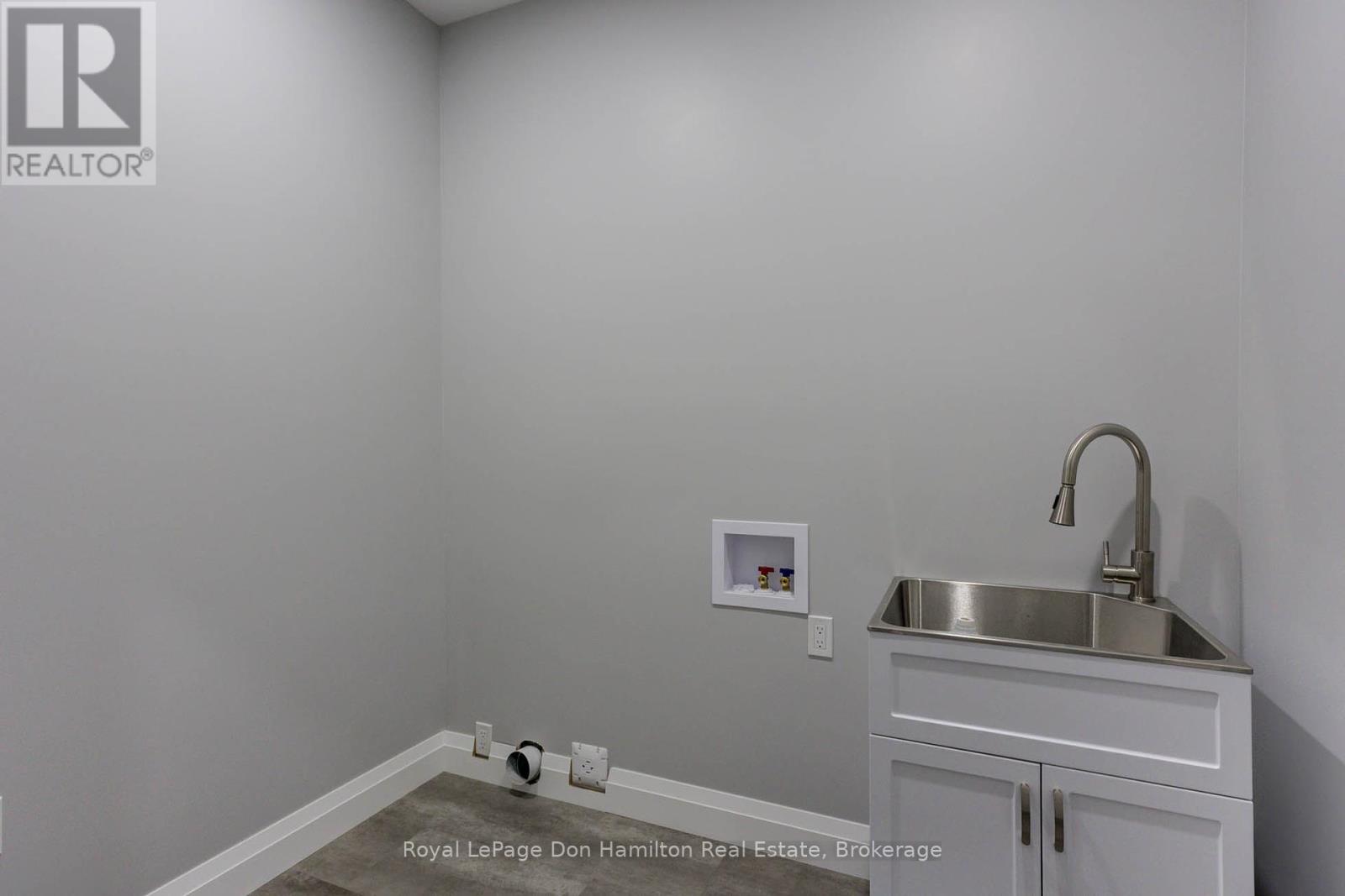 274 Queen Street S, North Perth, Ontario  N0G 1B0 - Photo 21 - X12431655