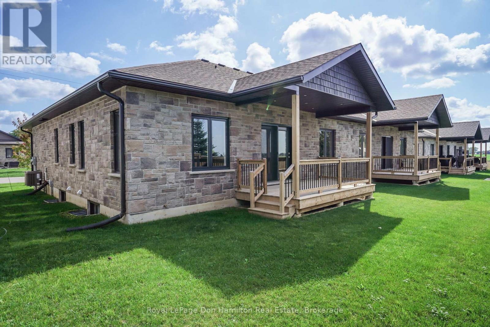 274 Queen Street S, North Perth, Ontario  N0G 1B0 - Photo 30 - X12431655
