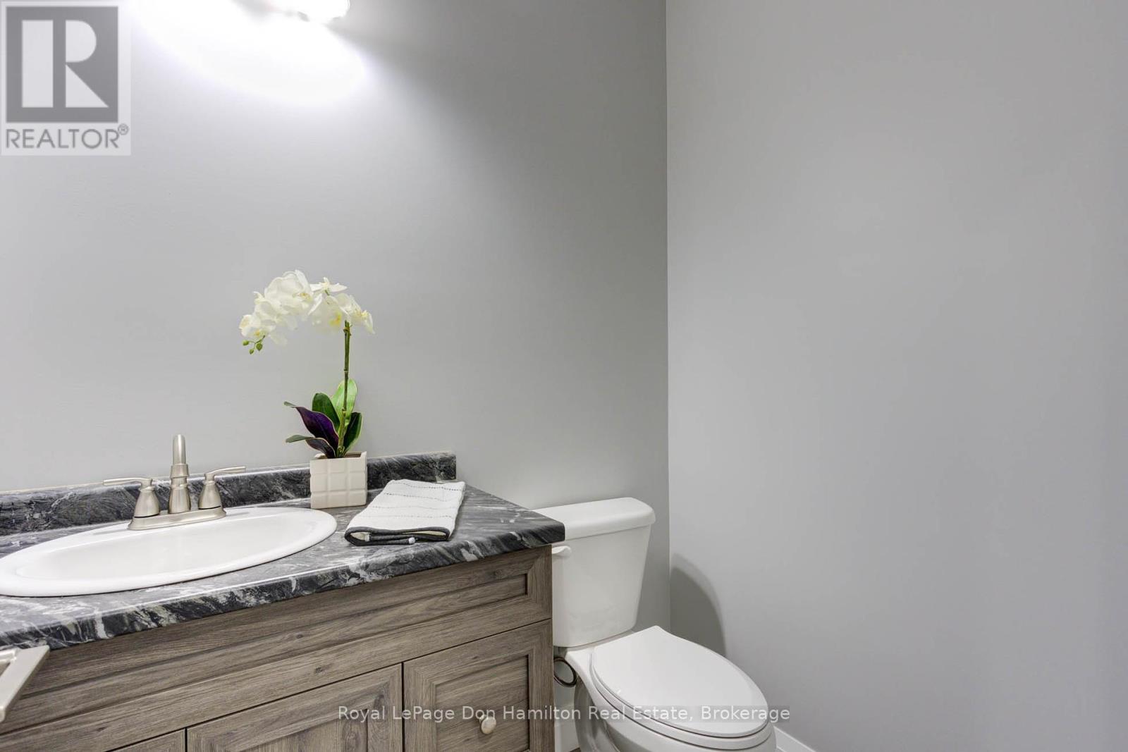 274 Queen Street S, North Perth, Ontario  N0G 1B0 - Photo 8 - X12431655