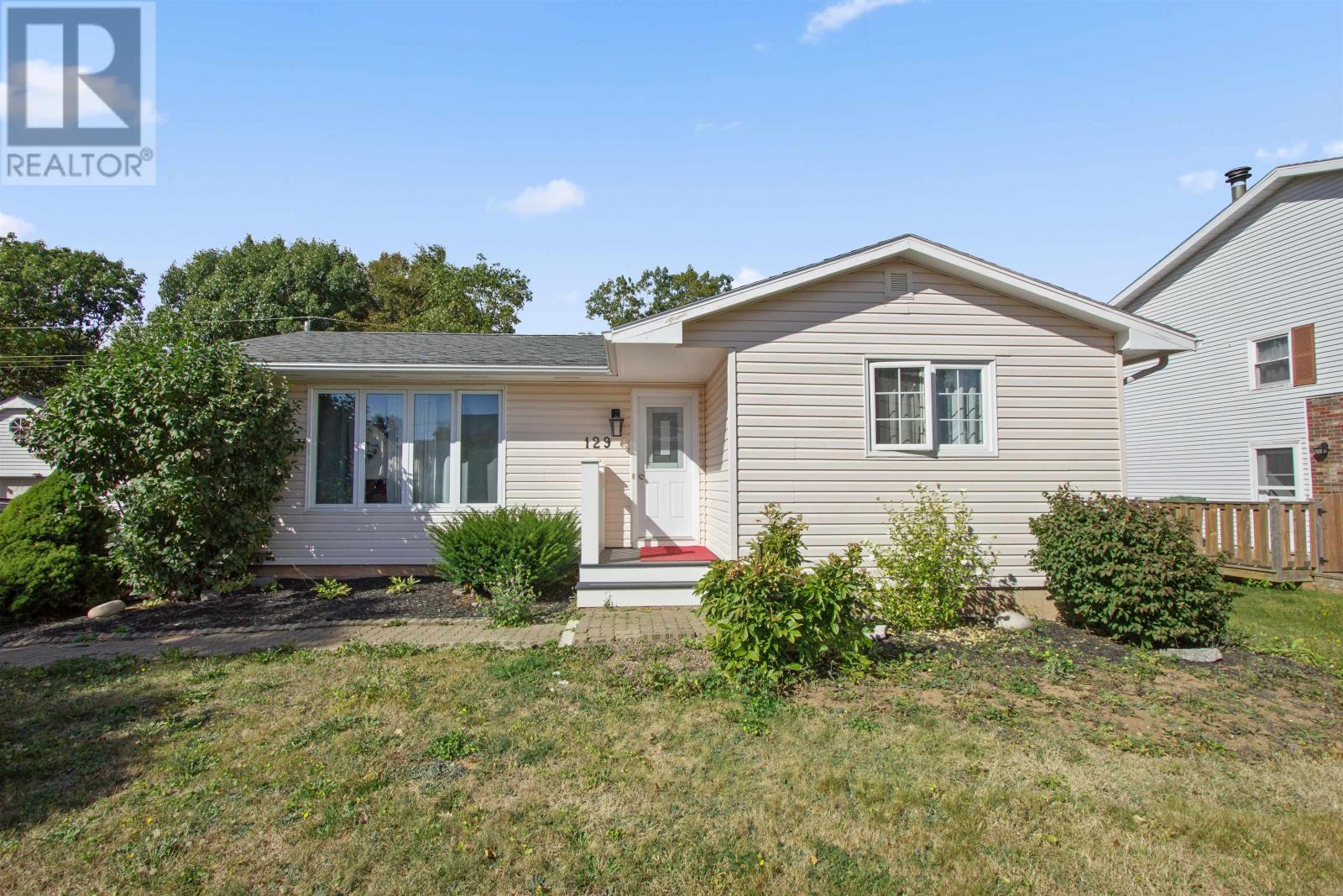 129 Westridge Crescent, Charlottetown, Prince Edward Island  C1A 8P2 - Photo 1 - 202524564