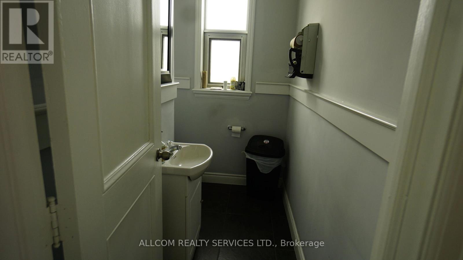 876 Eglinton Avenue E, Toronto, Ontario  M4G 2L1 - Photo 6 - C12431582