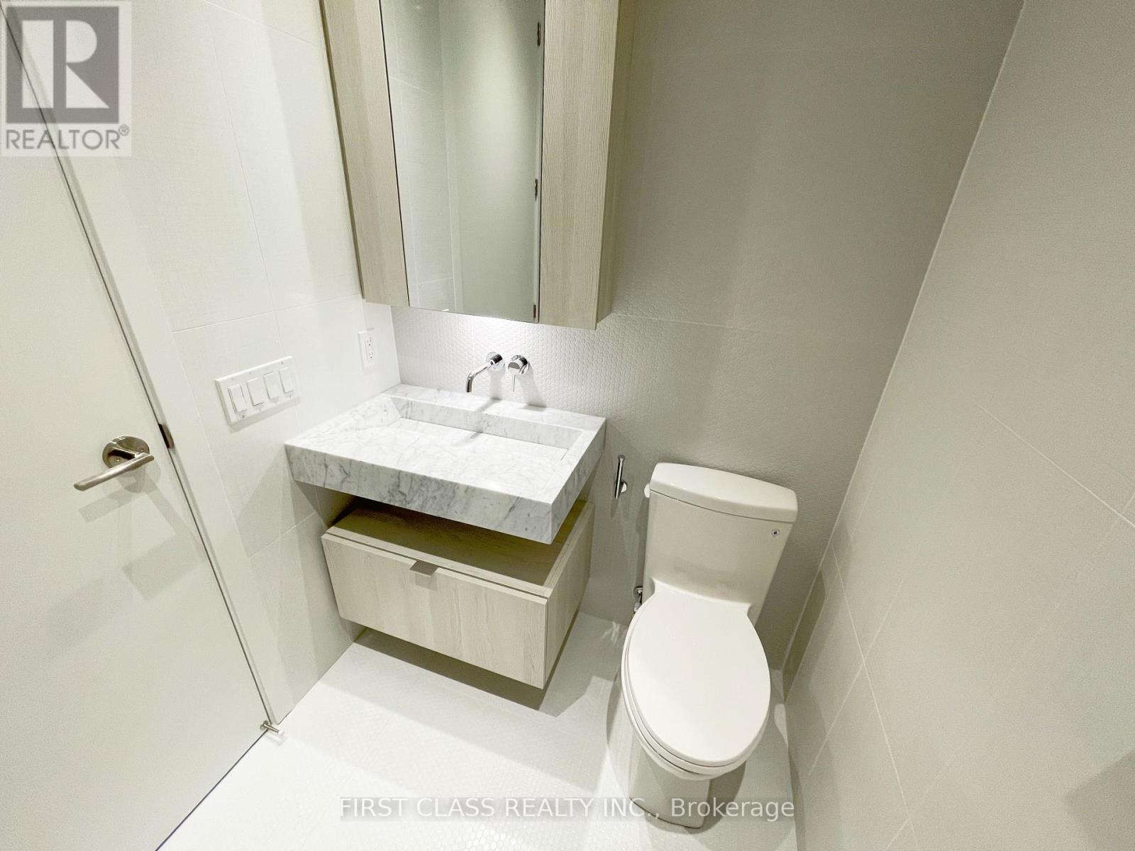 6210 - 11 Yorkville Avenue W, Toronto, Ontario  M4W 0B7 - Photo 17 - C12431601