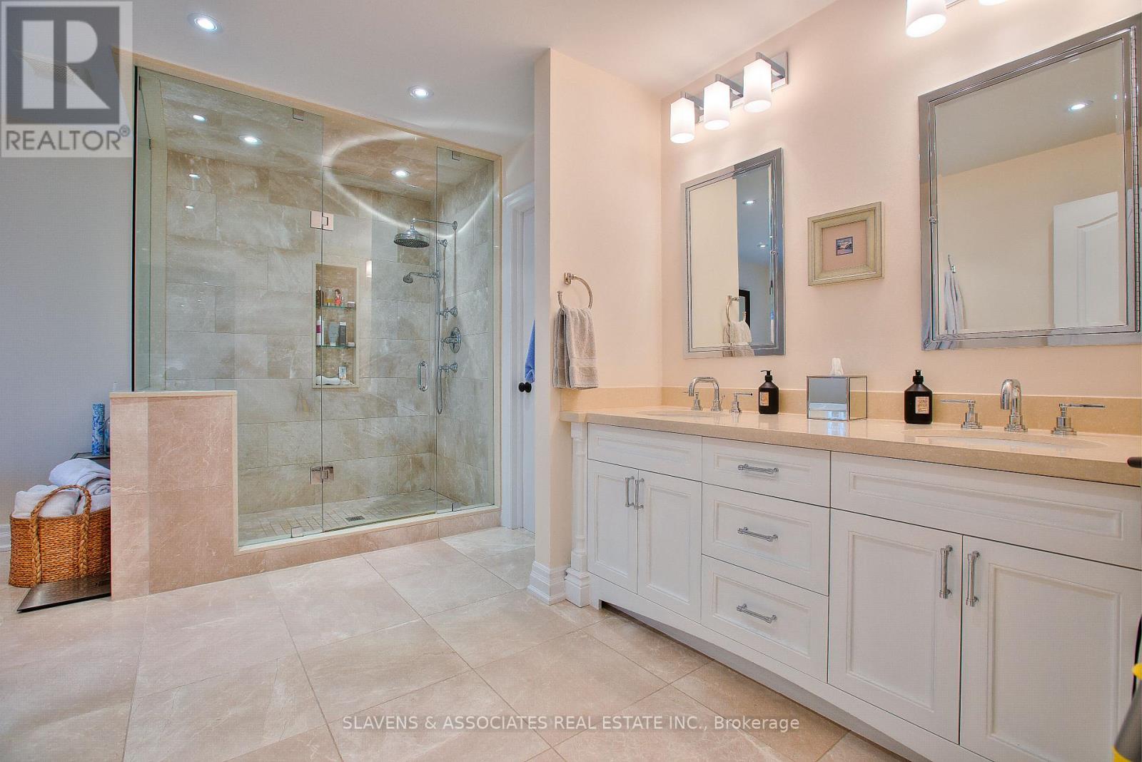 108 Yonge Boulevard, Toronto, Ontario  M5M 3H1 - Photo 16 - C12431608