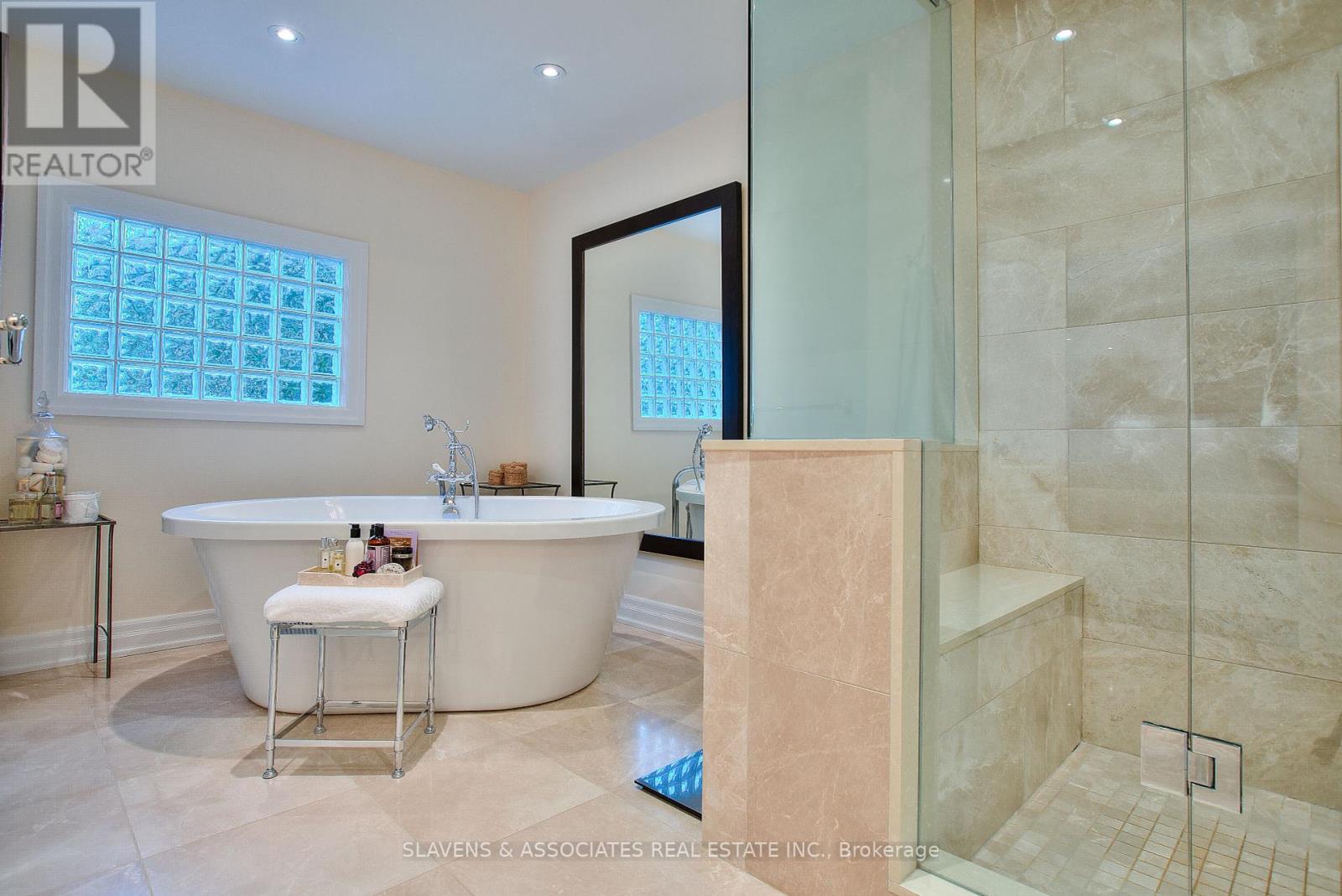 108 Yonge Boulevard, Toronto, Ontario  M5M 3H1 - Photo 17 - C12431608