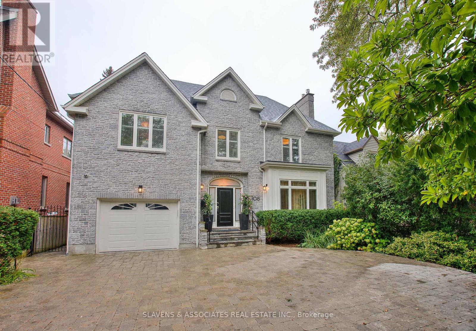 108 Yonge Boulevard, Toronto, Ontario  M5M 3H1 - Photo 2 - C12431608