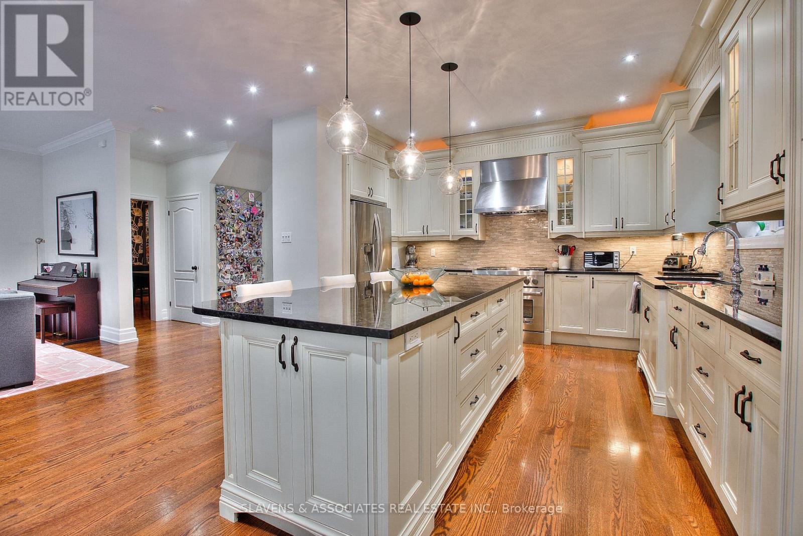 108 Yonge Boulevard, Toronto, Ontario  M5M 3H1 - Photo 8 - C12431608