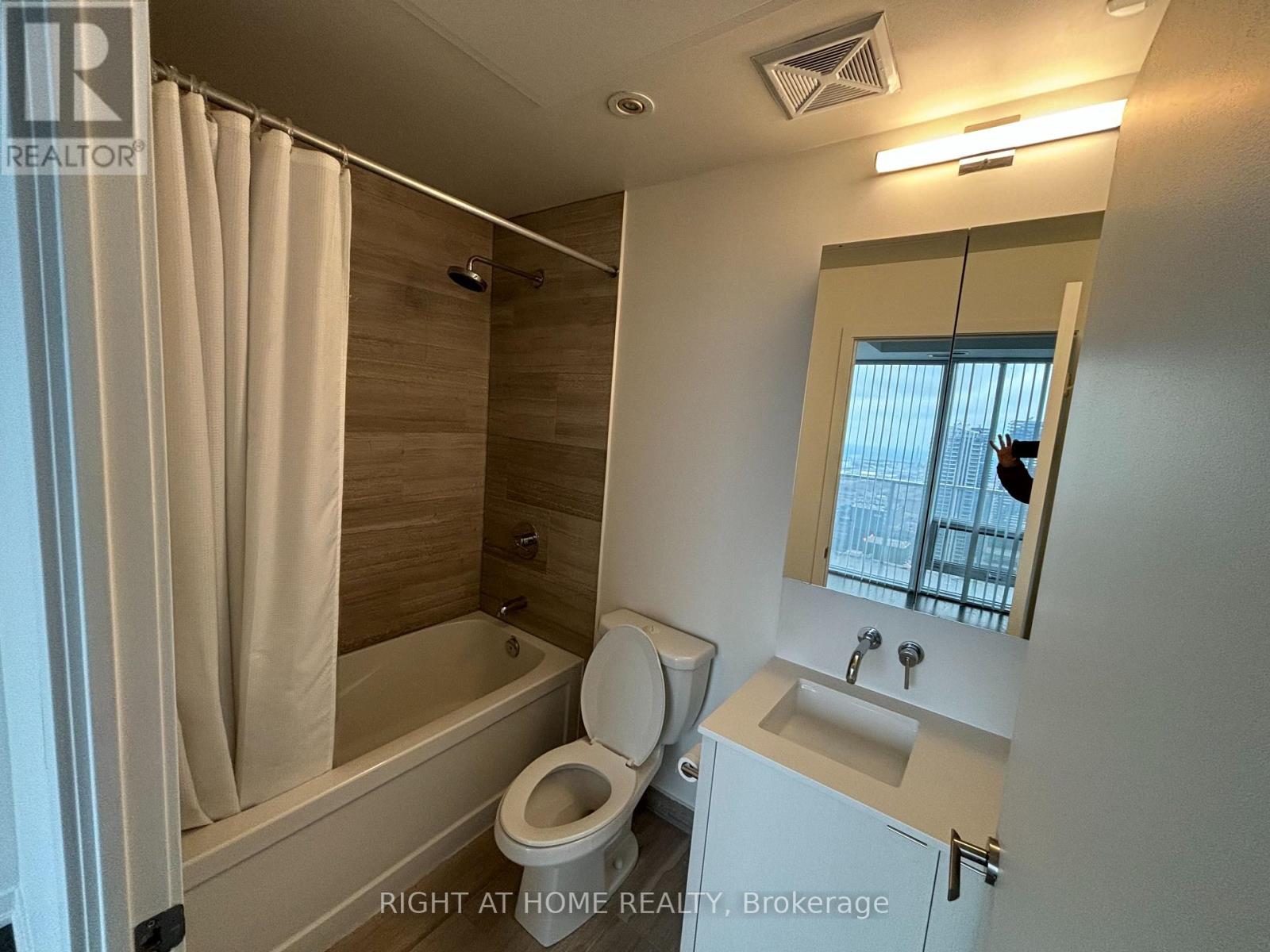 6704 - 100 Harbour Street, Toronto, Ontario  M5J 2T5 - Photo 8 - C12431613