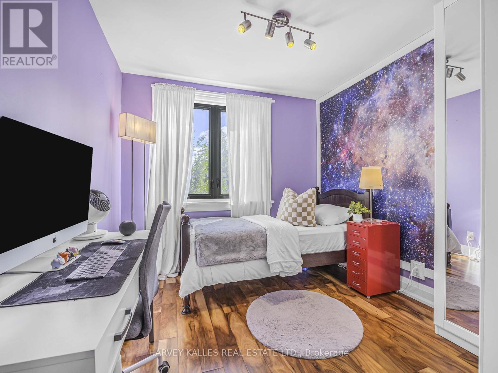 116 Pinewood Avenue, Toronto, Ontario  M6C 2V3 - Photo 15 - C12431636