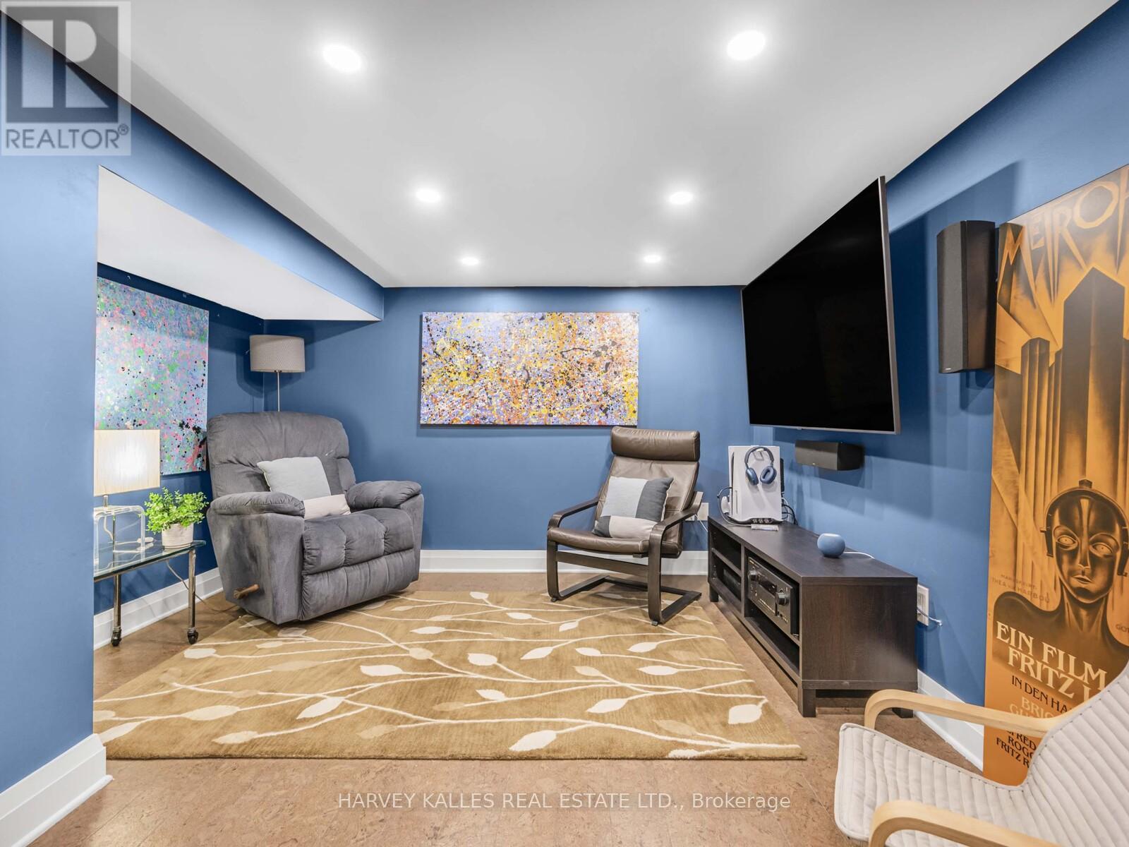 116 Pinewood Avenue, Toronto, Ontario  M6C 2V3 - Photo 17 - C12431636