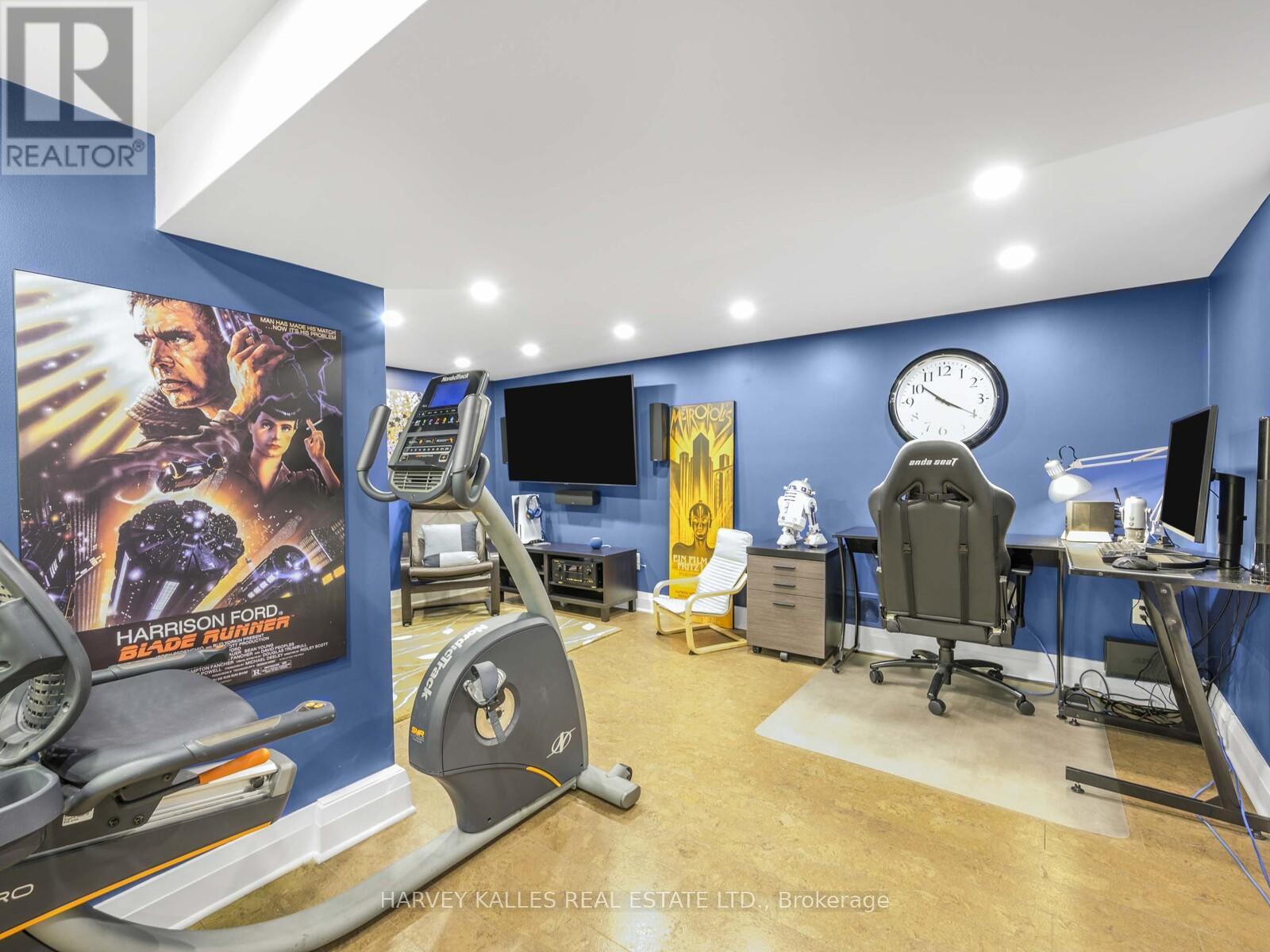 116 Pinewood Avenue, Toronto, Ontario  M6C 2V3 - Photo 18 - C12431636