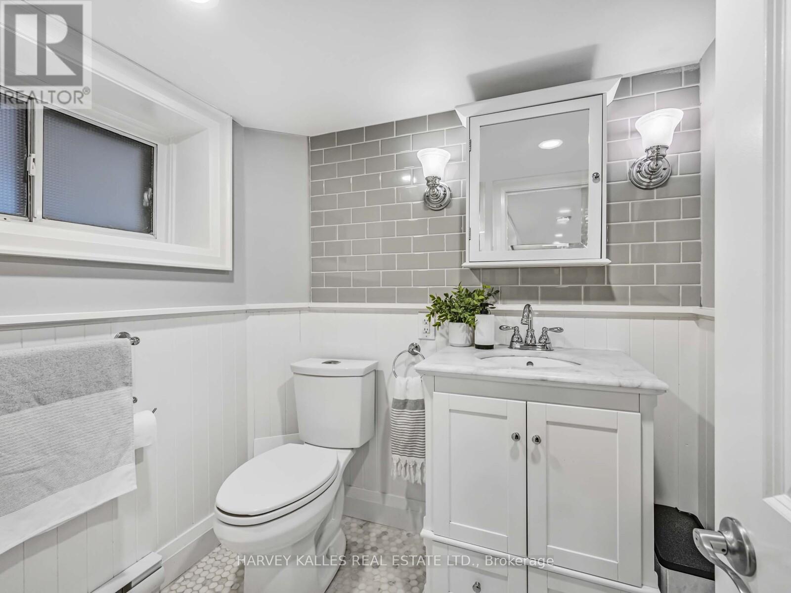 116 Pinewood Avenue, Toronto, Ontario  M6C 2V3 - Photo 19 - C12431636