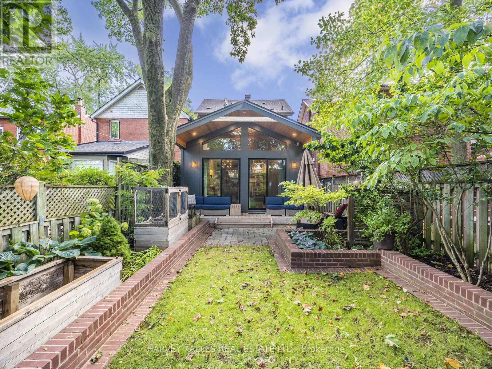 116 Pinewood Avenue, Toronto, Ontario  M6C 2V3 - Photo 22 - C12431636