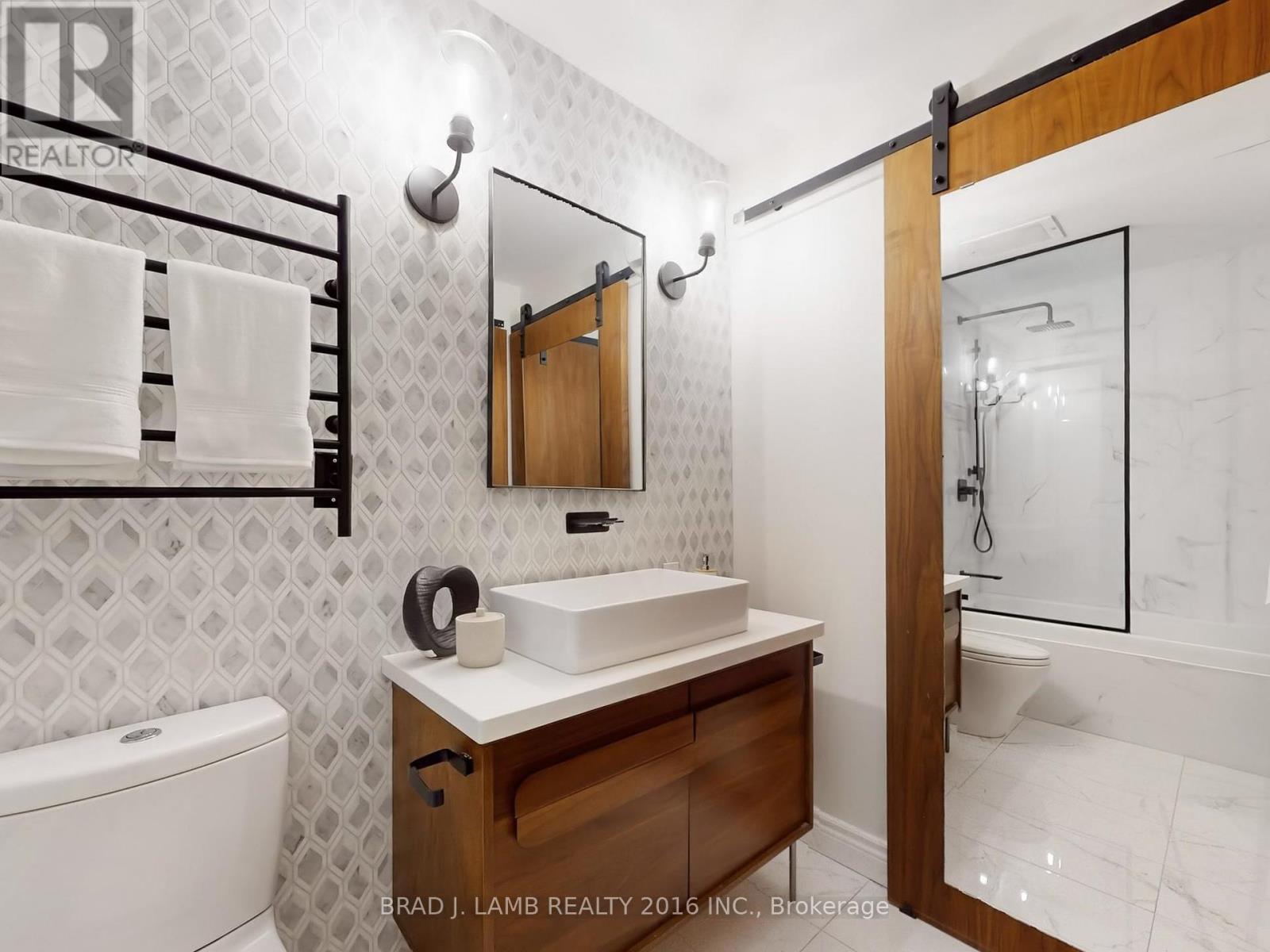 305 - 29 Camden Street, Toronto, Ontario  M5V 3N3 - Photo 11 - C12431638