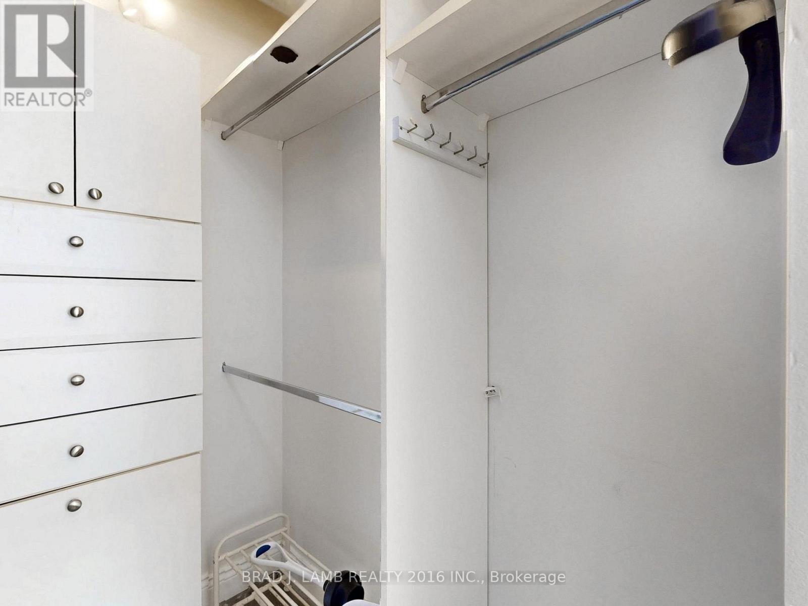 305 - 29 Camden Street, Toronto, Ontario  M5V 3N3 - Photo 17 - C12431638