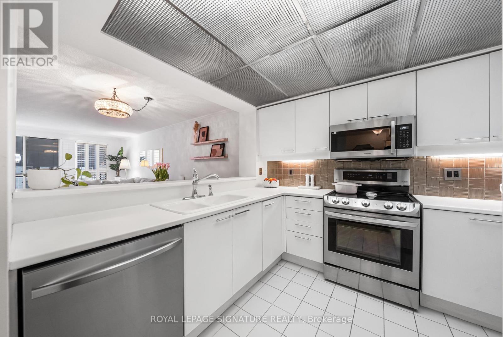 206 - 18 Hollywood Avenue, Toronto, Ontario  M2N 6P5 - Photo 5 - C12431689