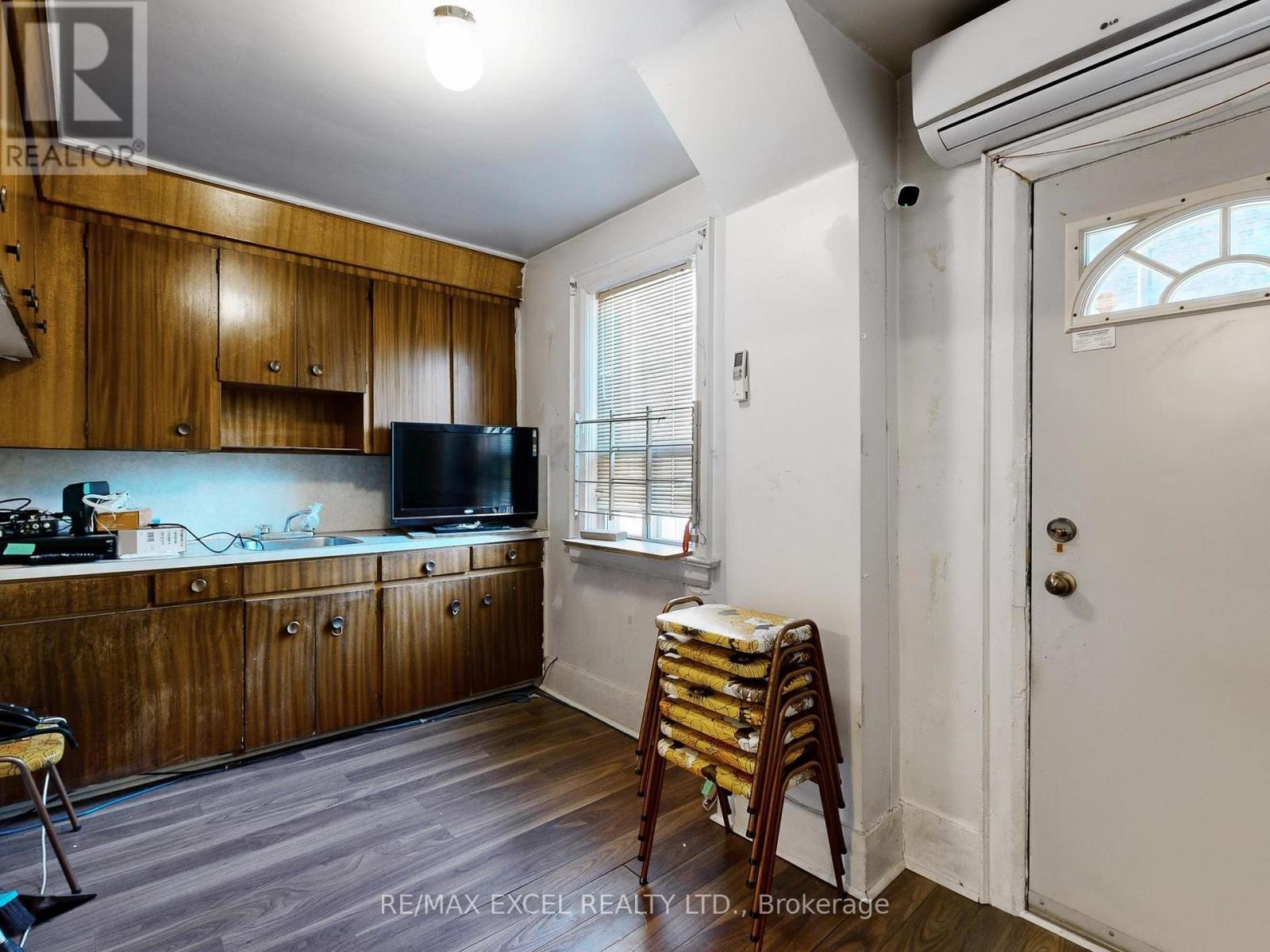 449 Christie Street, Toronto, Ontario  M6G 3C7 - Photo 9 - C12431693