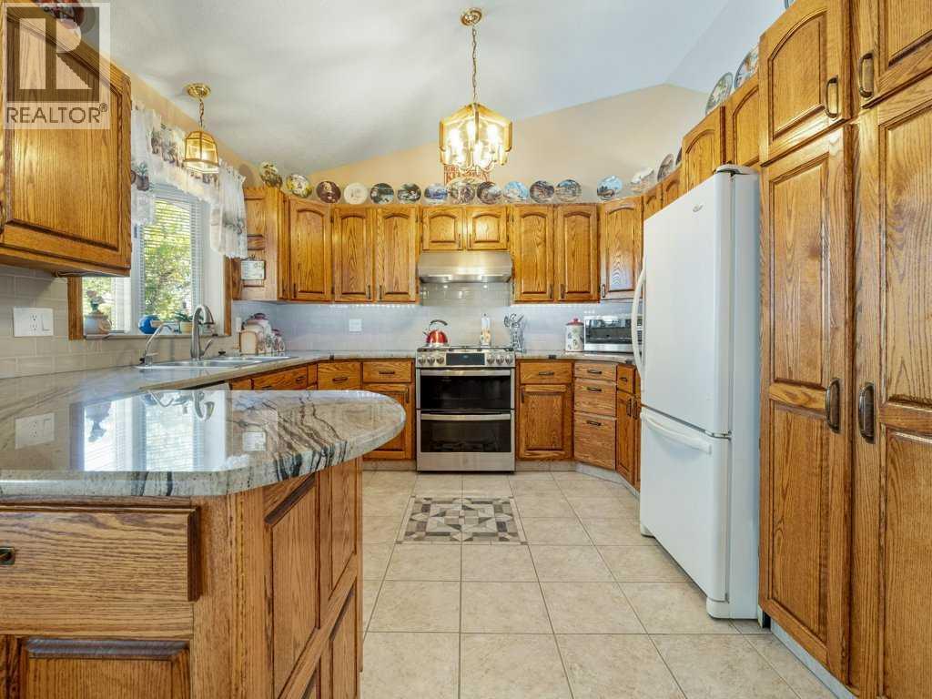 27 Erminerun Place N, Lethbridge, Alberta  T1H 5X6 - Photo 10 - A2260331