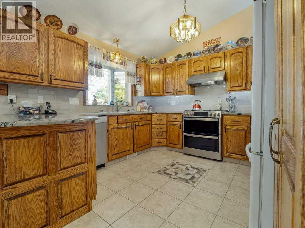 27 Erminerun Place N, Lethbridge, Alberta  T1H 5X6 - Photo 9 - A2260331